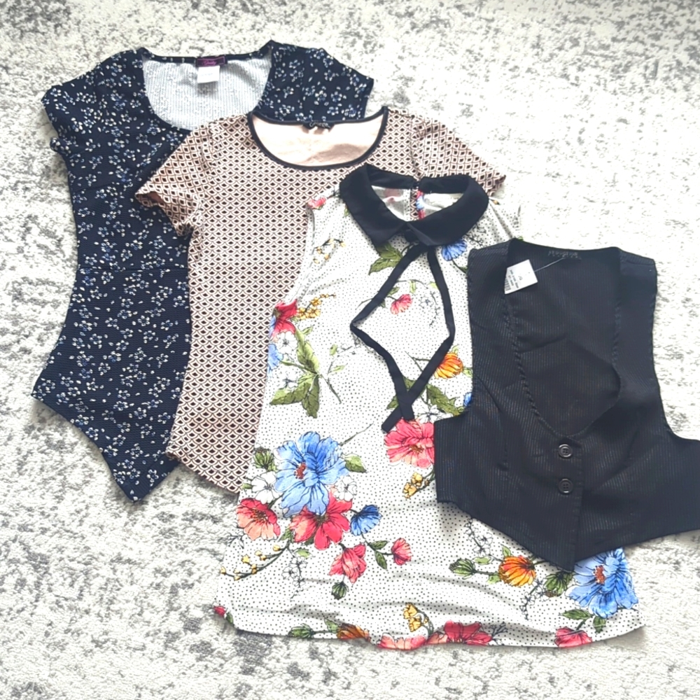 ✨ 2 for $25. Bundle of tops
